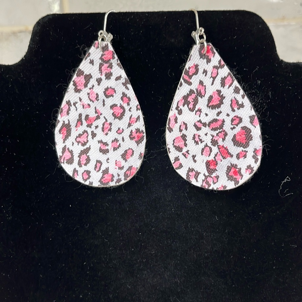 Super Cute Lightweight Pink Leopard Print Earrings